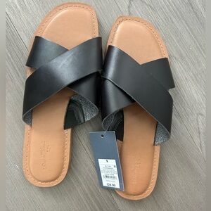 Universal thread black sandals NWT